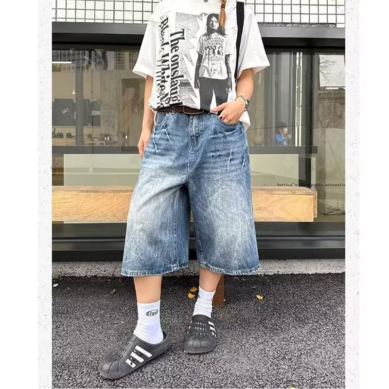 Meeste lühikesed džinsised šortsid, keskmine vöökoht, sirge lõige, nööpidega ees, kontrastsete õmblustega