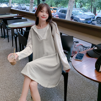 Rasedate sügisene kleit, pikkade varrukatega, ümmarguse kaelusega, triibuline muster, keskmise pikkusega kleit, polüester materjal, kolaaži detailid