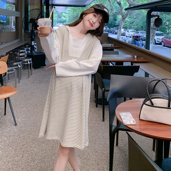 Rasedate sügisene kleit, pikkade varrukatega, ümmarguse kaelusega, triibuline muster, keskmise pikkusega kleit, polüester materjal, kolaaži detailid