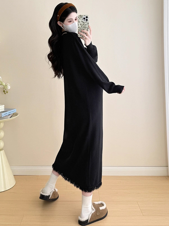 Rasedatele mõeldud kudumkleit, vaba lõige, ümmargune kaelus, pikad varrukad, akrüül-nailon segu