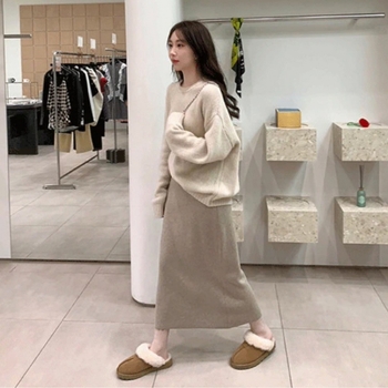 Rasedate kootud midi kleit lotose lehega krae, 3/4 käised, ühtlane värv, villa 95%+