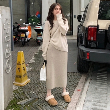 Rasedate kootud midi kleit lotose lehega krae, 3/4 käised, ühtlane värv, villa 95%+