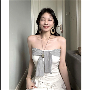 Vaba varrukatega top prantsuse stiilis nööridega õlgadel, A-liiniline lõige, 3D muster, suvi 2025