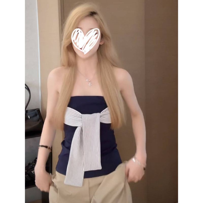 Vaba varrukatega top prantsuse stiilis nööridega õlgadel, A-liiniline lõige, 3D muster, suvi 2025