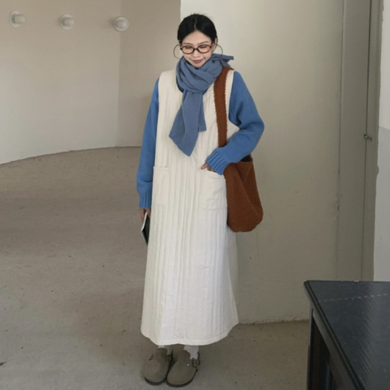 Rasedate talve komplekt: kleit koos vestiga ja imetamisavaga, pikad varrukad, keskmise pikkusega seelik, ühes toonis puuvill-poliesteri segu elastaaniga