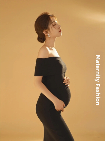 Rasedate trikootud kleit avatud õlgade ja lõhestusega – 20% puuvill, kõikidel aastaaegadel