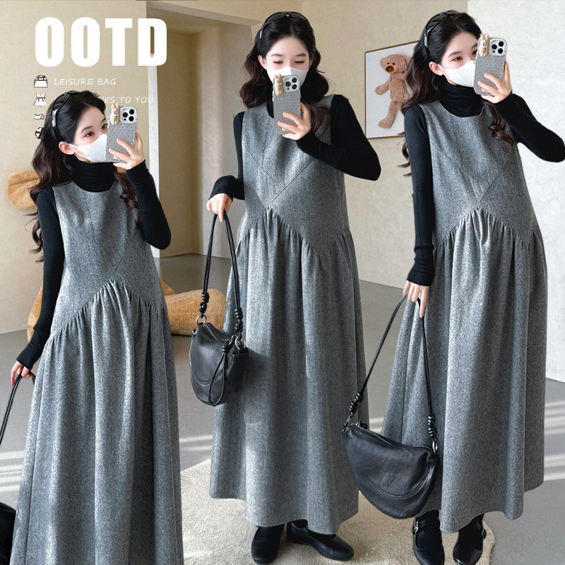 Rasedate kaheosaline komplekt: patchwork kleit kõrge kaelusega, pikad varrukad, puuvillase-polüesteri kangas, keskelt pikk seelik, tänavakunsti stiil