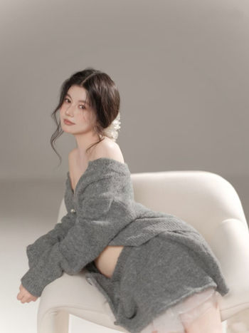 Rasedate fotosessiooni sügist-talve komplekt – värske ja armsa stiiliga; ühevärviline muster, pikad varrukad, polüester 90–95%, seelik komplekt, 2025 väljaanne