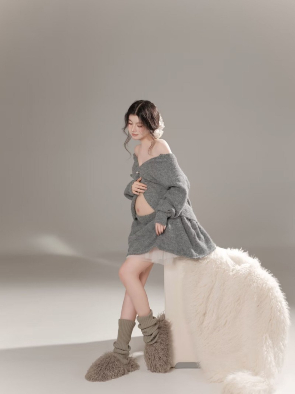 Rasedate fotosessiooni sügist-talve komplekt – värske ja armsa stiiliga; ühevärviline muster, pikad varrukad, polüester 90–95%, seelik komplekt, 2025 väljaanne