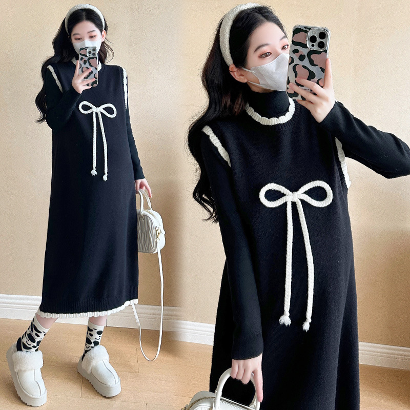 Rasedatele mõeldud kudumiskostüüm koos midi-seeliku ja paelaga vestiga – sügis-talv 2025, pikkade varrukatega, viskoos 30–50%