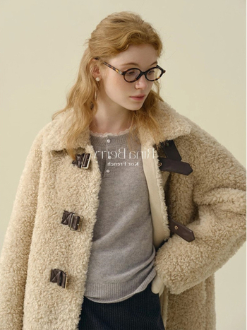 Női kapucnis csipkés kötött pulóver francia stílusban, gyapjú-kasmir keverék elasztánnal, kerek nyakú, hosszú ujjú, betűs mintázat, normál hosszúságú, ősz 2025