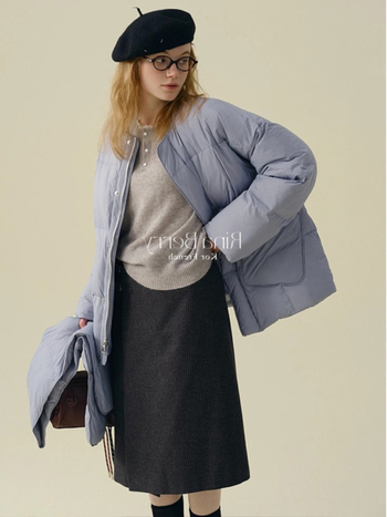 Női kapucnis csipkés kötött pulóver francia stílusban, gyapjú-kasmir keverék elasztánnal, kerek nyakú, hosszú ujjú, betűs mintázat, normál hosszúságú, ősz 2025