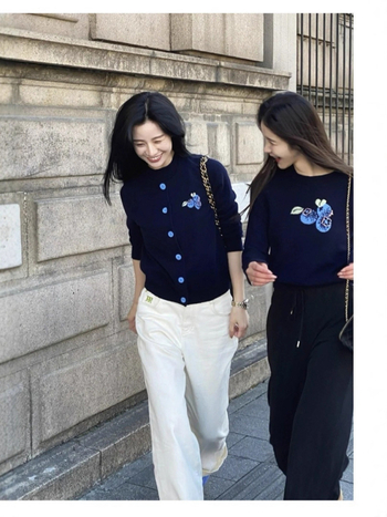 Sveter s výšivkou a kapucňou, vlnená pletenina, okrúhly výstrih, dlhé rukávy