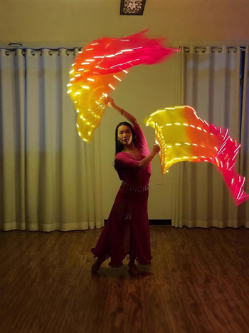 LED svjetleći fan za Belly Dance, tkanina Mulberry Silk, preko 95% sadržaja svile, punjiv, nježne svjetleće niti