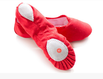 Plesne cipele – platneni gornji dio, kožna potplata, niski đon 1–3 cm, okrugli vrh, protuklizne