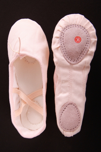 Plesne cipele – platneni gornji dio, kožna potplata, niski đon 1–3 cm, okrugli vrh, protuklizne