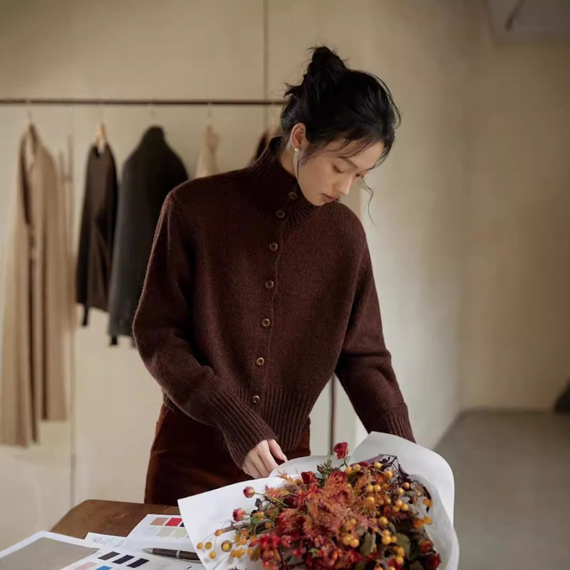 Dámsky cardigan z 95% vlny, s stojacím golierom, dlhé rukávy, normálna dĺžka (50–65 cm), elegantný mestský štýl