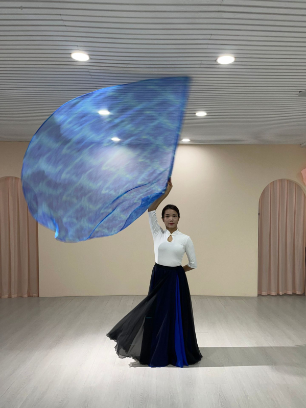 Zástava – rekvizit na tanec s teleskopickou paličkou, polyesterová látka, pre ženské výkony