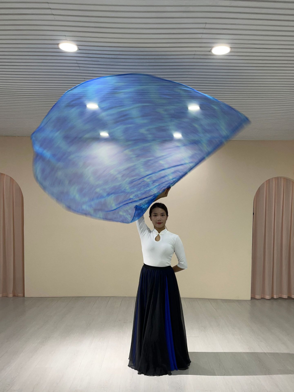 Zástava – rekvizit na tanec s teleskopickou paličkou, polyesterová látka, pre ženské výkony