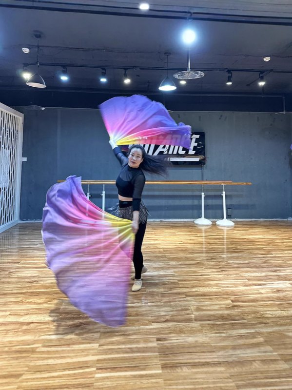 Kostým pre belly dance s gradientným šálom z chiffon, polyesterový materiál, obsah polyesteru 30-50%, jar 2025, pre ženy 18-24 rokov