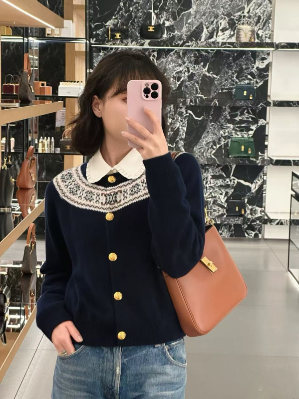 Dámsky vlnený kardigán s okrúhlym výstrihom a kapucňou, Mercerizovaná 95% vlna, dlhé rukávy