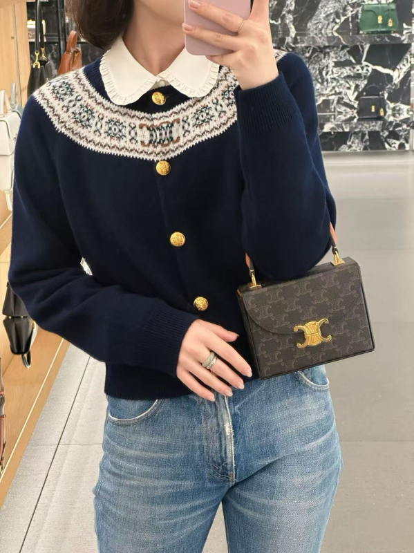 Dámsky vlnený kardigán s okrúhlym výstrihom a kapucňou, Mercerizovaná 95% vlna, dlhé rukávy