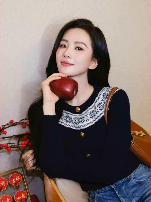 Dámsky vlnený kardigán s okrúhlym výstrihom a kapucňou, Mercerizovaná 95% vlna, dlhé rukávy