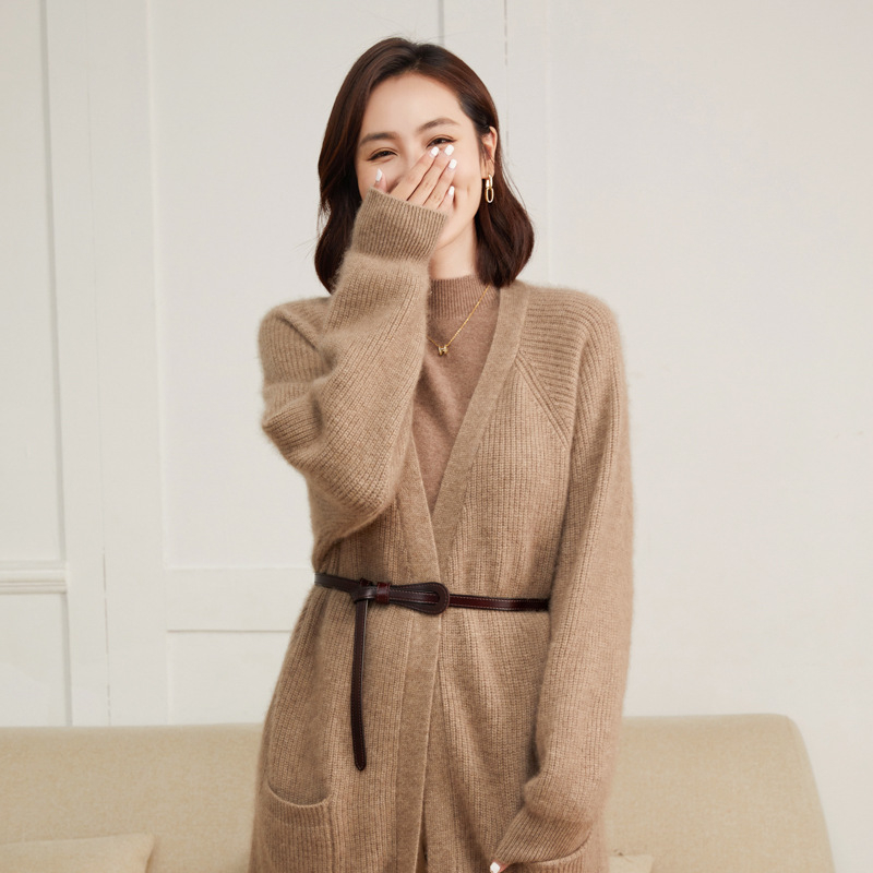 Ženski kardigan, opuštenog kroja, srednje duljine, iznad koljena, jacquard pletenina, kašmira-vuna mješavina, V-izrez