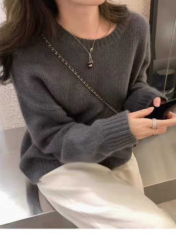 Ženski pulover od vune i kašmira, okrugli ovratnik, jednobojna boja, dugi rukavi, regularna dužina, mercerizirani završetak, vuna 50–70% / kašmir 30–50%