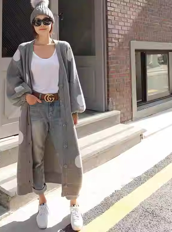 Ženski pleteni kardigan s točkicama, slobodan kroj, srednja duljina, nagnuti ovratnik, puff rukavi (teški pleteni; vunena smjesa; kašmir <30%; poliester 30–50%)