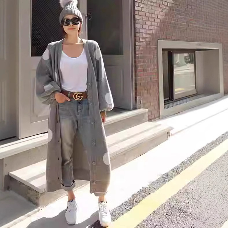 Ženski pleteni kardigan s točkicama, slobodan kroj, srednja duljina, nagnuti ovratnik, puff rukavi (teški pleteni; vunena smjesa; kašmir <30%; poliester 30–50%)