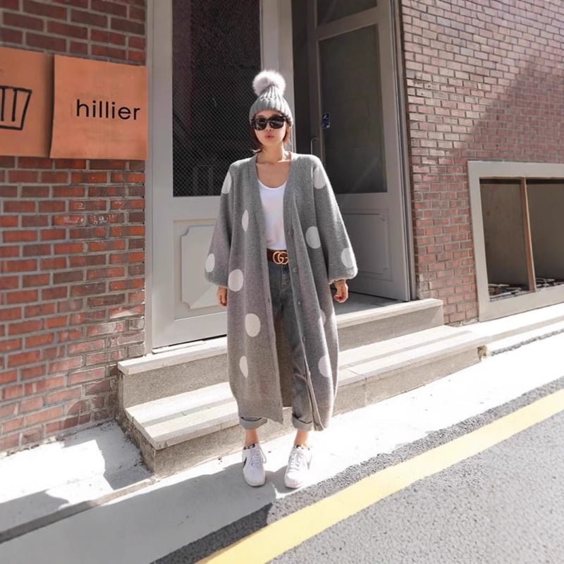 Ženski pleteni kardigan s točkicama, slobodan kroj, srednja duljina, nagnuti ovratnik, puff rukavi (teški pleteni; vunena smjesa; kašmir <30%; poliester 30–50%)