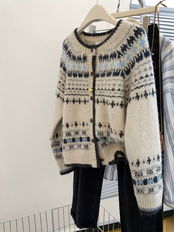 Ženski japanski retro Fair Isle kardigan od pletene jacquard tkanine, debela tkanina, okrugli ovratnik, dugi rukavi, ležernog kroja.