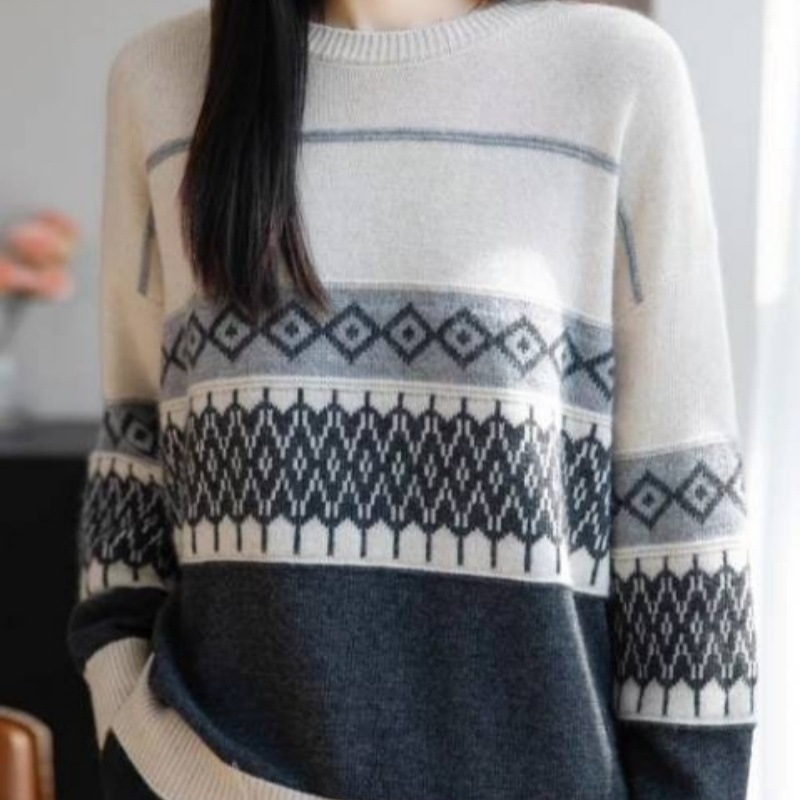 Jacquard pleteni pulover, širokog kroja, mješavina vune i akrila, okrugli izrez, dugi rukavi