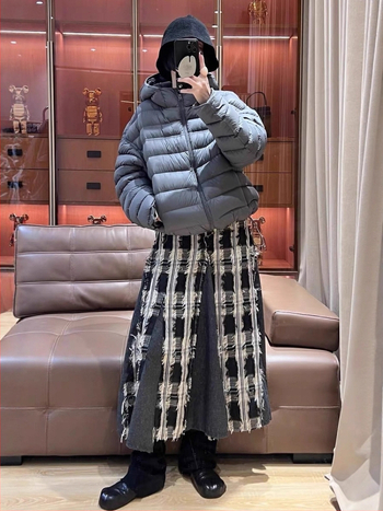 Moteriška pūkinė striukė su gobtuvu, nailoninis išorinis audinys, antis pūkų užpildas 201–300 g, storas šilumos izoliacija