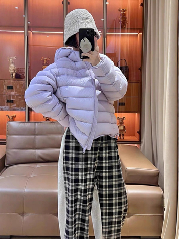 Ženska jakna s kapuljom od perja, vanjska najlon tkanina, punjenje od kačjeg perja 201–300 g, debela izolacija