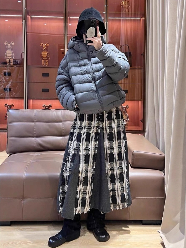 Moteriška pūkinė striukė su gobtuvu, nailoninis išorinis audinys, antis pūkų užpildas 201–300 g, storas šilumos izoliacija