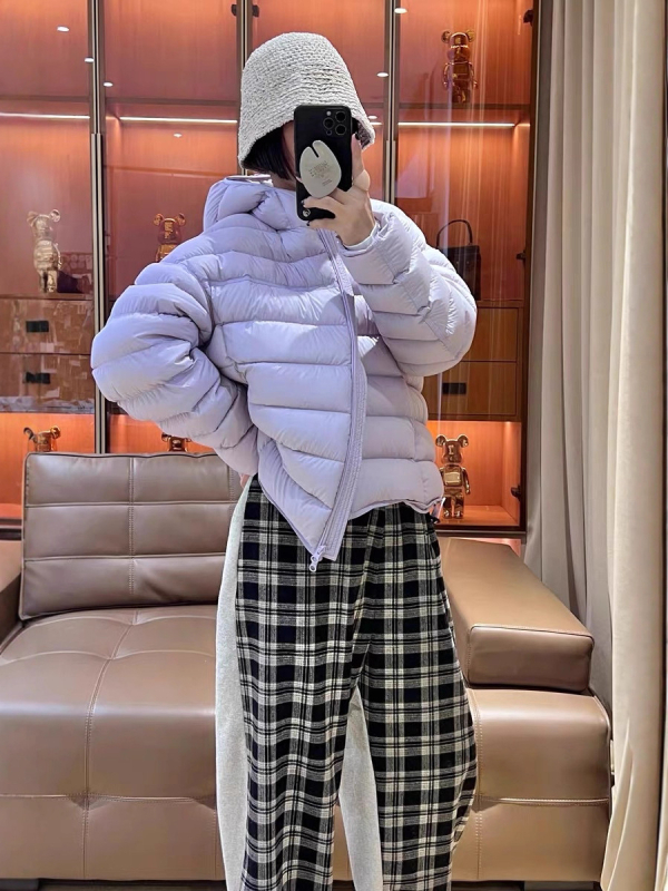 Ženska jakna s kapuljom od perja, vanjska najlon tkanina, punjenje od kačjeg perja 201–300 g, debela izolacija