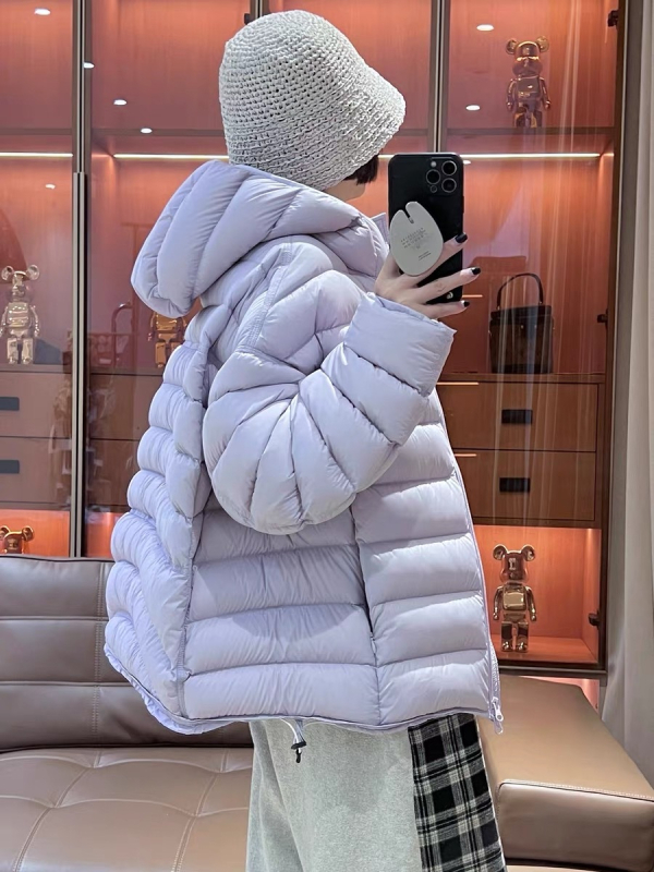 Ženska jakna s kapuljom od perja, vanjska najlon tkanina, punjenje od kačjeg perja 201–300 g, debela izolacija