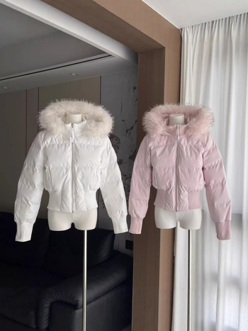 Bunda s kapuljom od perja, Y2K stil za elegantnu svakodnevicu (81–85% sadržaja perja, bijelo patka perje, poliester tkanina, kapuljača, duljina 50–65 cm)