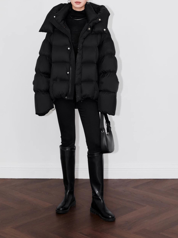 Ženska kapuljačasta jakna od perja, širokog kroja, srednje dužine, punjenje 301–350 g bijelog patkinega perja