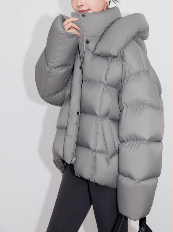 Moteriška gobtuvu pūkinė striukė laisvo kirpimo, vidutinio ilgio, užpildas 301–350 g balto antis pūkų