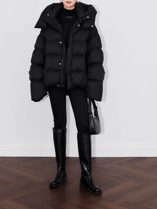 Ženska kapuljačasta jakna od perja, širokog kroja, srednje dužine, punjenje 301–350 g bijelog patkinega perja