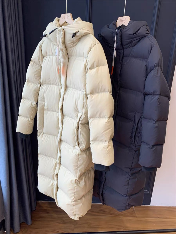 Ženska jakna s kapuljačom, od najlona, punjenje od patke >91%, 201–300 g punila, slim fit, zima 2023