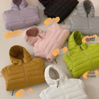 Striukė su gobtuvu, balto antis pūkų užpildas 85–90%, nailoninė išorinė medžiaga, siauras kirpimas, vidutinio ilgio 50–65 cm