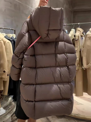 Ženska jakna s perjem srednje duljine, bijeli patka down punjenje, 56–60% sadržaja perja, poliester tkanina, kapuljača