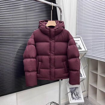 Down jakna, kratki korejski stil, stojeći ovratnik, punjenje od bijelog pačjeg perja (>91%), sadržaj kašmira 61–65%, materijal od poliester, duljina 50–65 cm