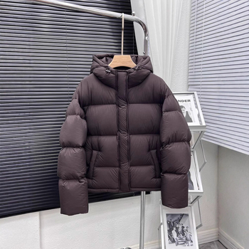 Down jakna, kratki korejski stil, stojeći ovratnik, punjenje od bijelog pačjeg perja (>91%), sadržaj kašmira 61–65%, materijal od poliester, duljina 50–65 cm