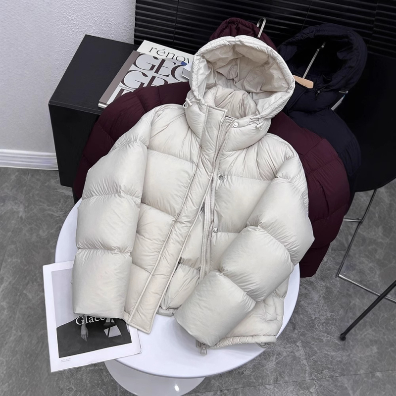 Down jakna, kratki korejski stil, stojeći ovratnik, punjenje od bijelog pačjeg perja (>91%), sadržaj kašmira 61–65%, materijal od poliester, duljina 50–65 cm