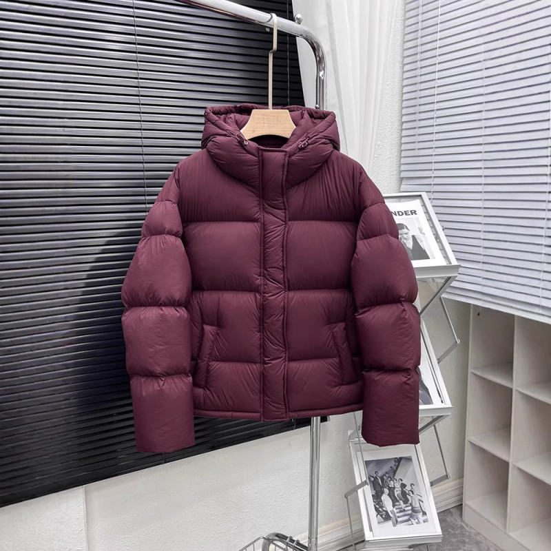 Down jakna, kratki korejski stil, stojeći ovratnik, punjenje od bijelog pačjeg perja (>91%), sadržaj kašmira 61–65%, materijal od poliester, duljina 50–65 cm